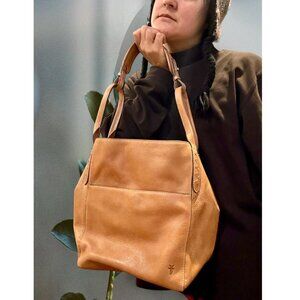 INCREDIBLE CONDITION: FRYE Reed Hobo Bag in brown ~ LUXURY !